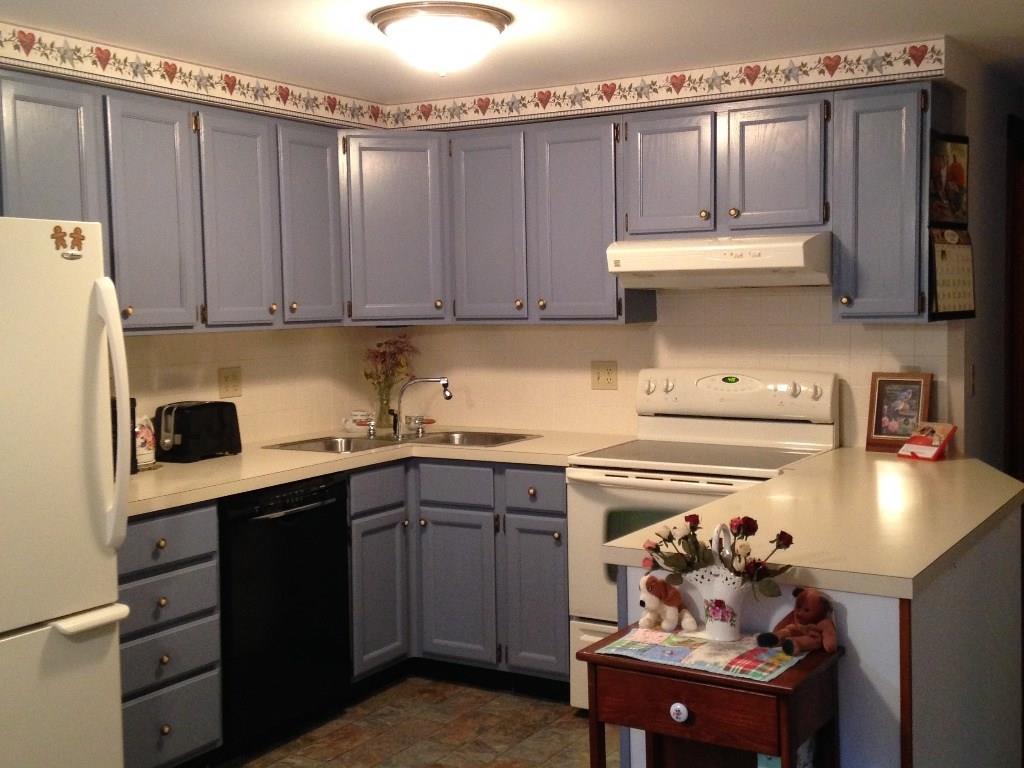 Functional kitchen with lots of...