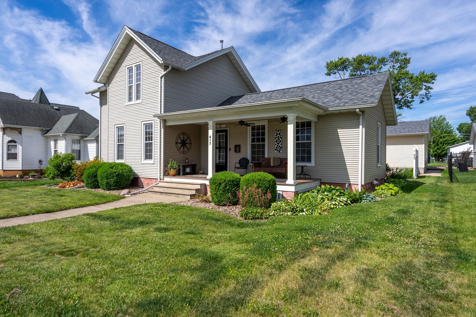 417 North State Street Geneseo, IL 61254 - Photo 5 of 51 front view of a house with a yard