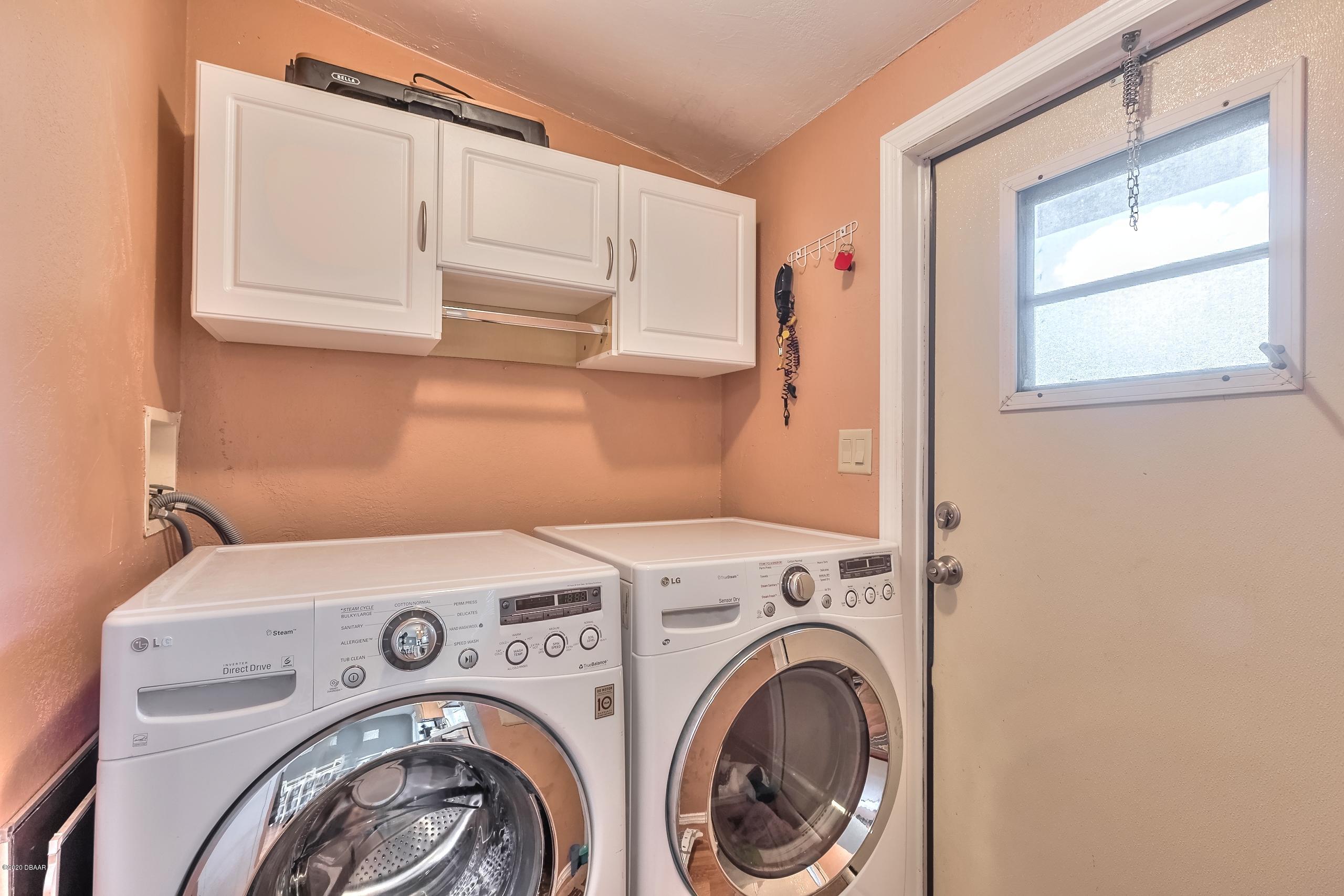 24513 Snail Road Astor, FL 32102 - Photo 23 of 40 a utility room with dryer and washer
