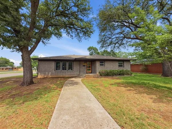 $2,500 | 2137 Lenamon Street, Waco, TX 76710