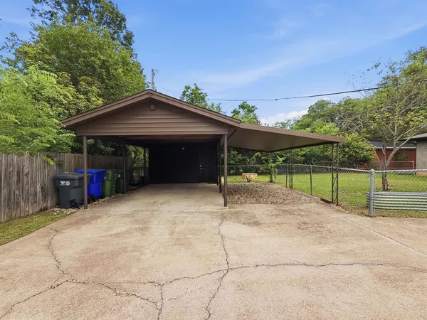 $2,500 | 2137 Lenamon Street, Waco, TX 76710