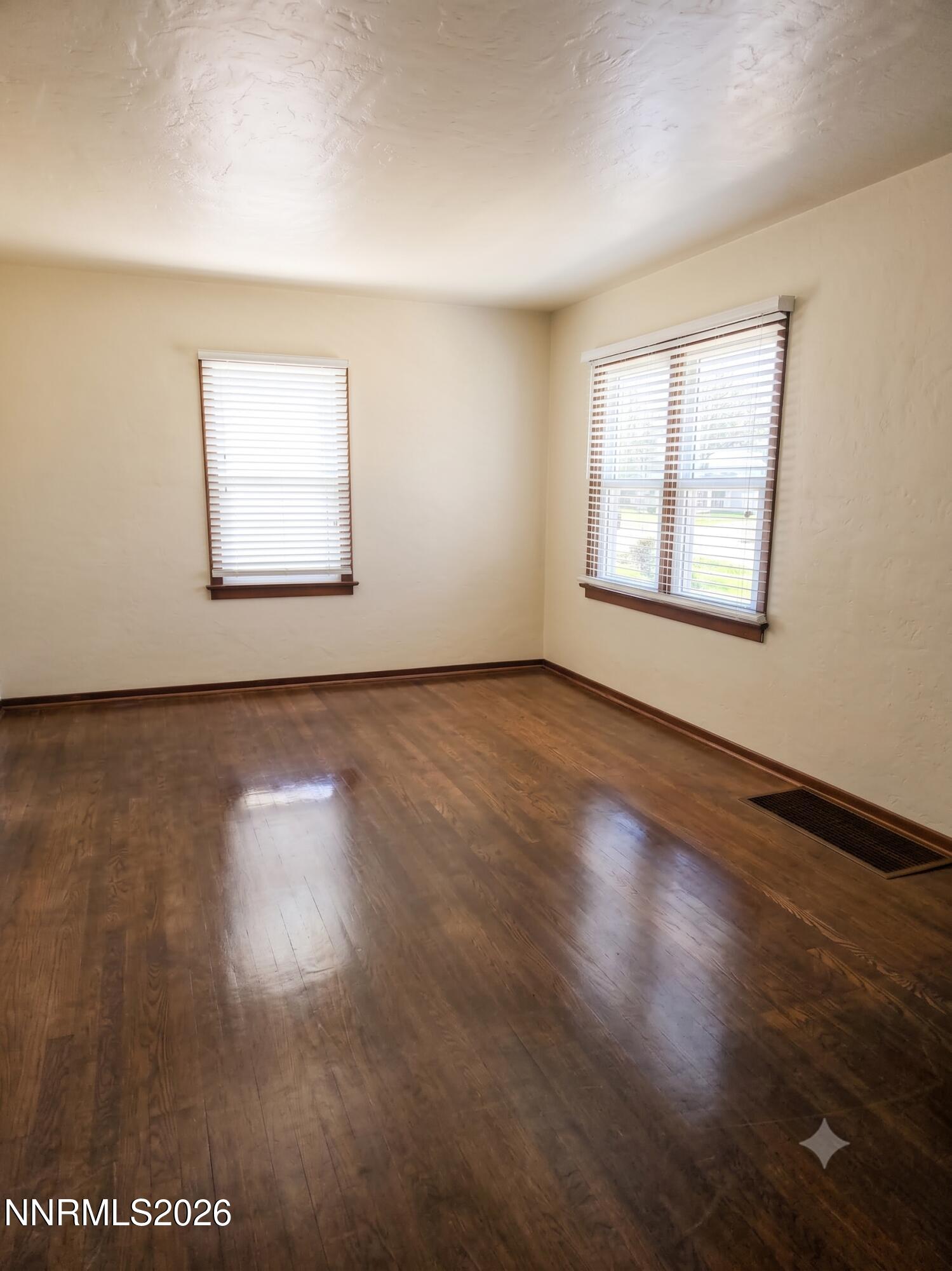 549 Wonder Street Reno, NV 89502 - Photo 8 of 22 Living Room