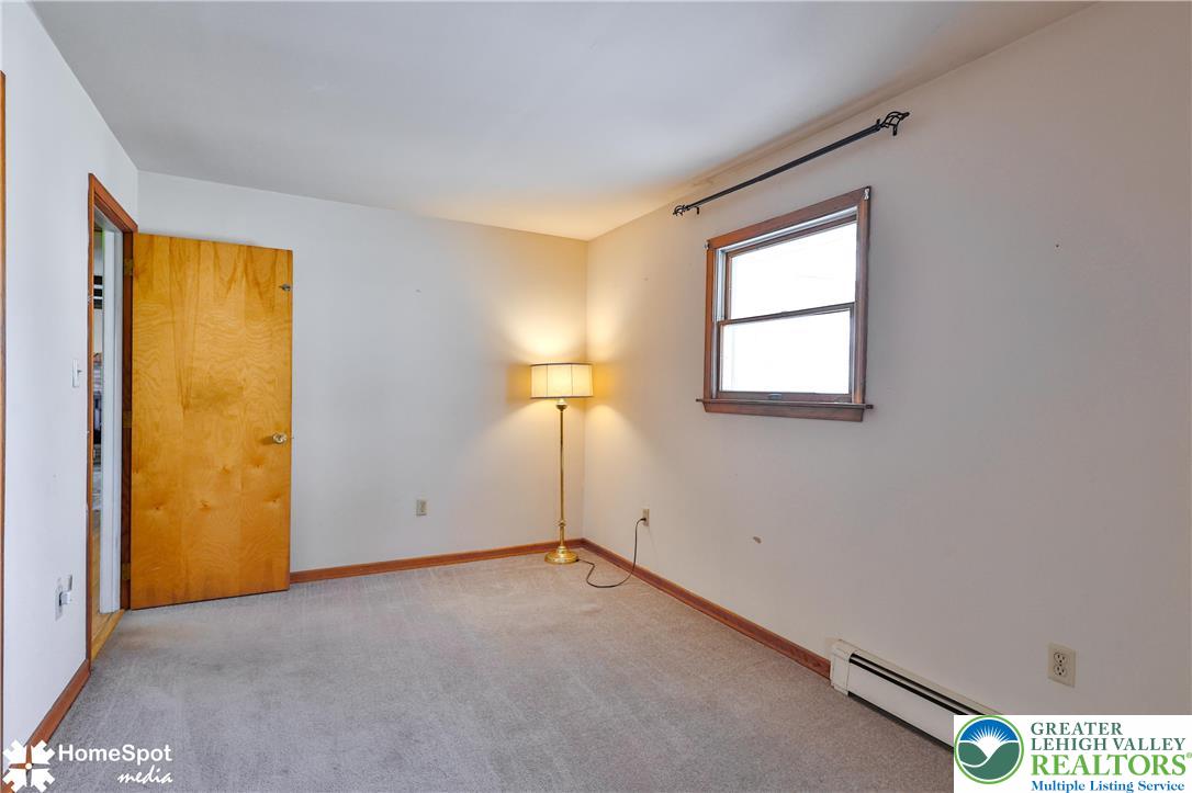 5500 Ayers Road Easton, PA 18040 - Photo 22 of 56 an empty room with windows