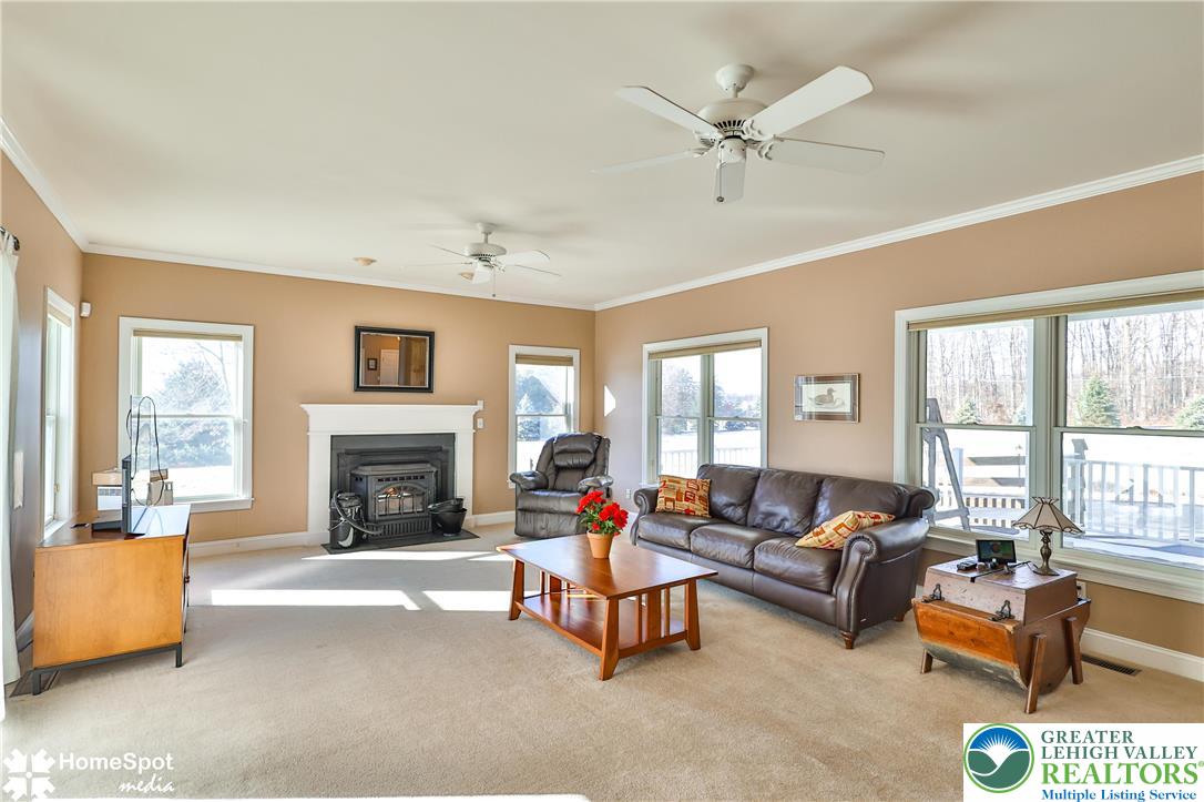 5500 Ayers Road Easton, PA 18040 - Photo 10 of 56 Main - Living Room