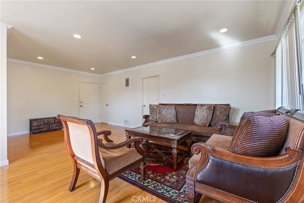 1052 Elm Avenue Glendale, CA 91201 - Photo 11 of 34