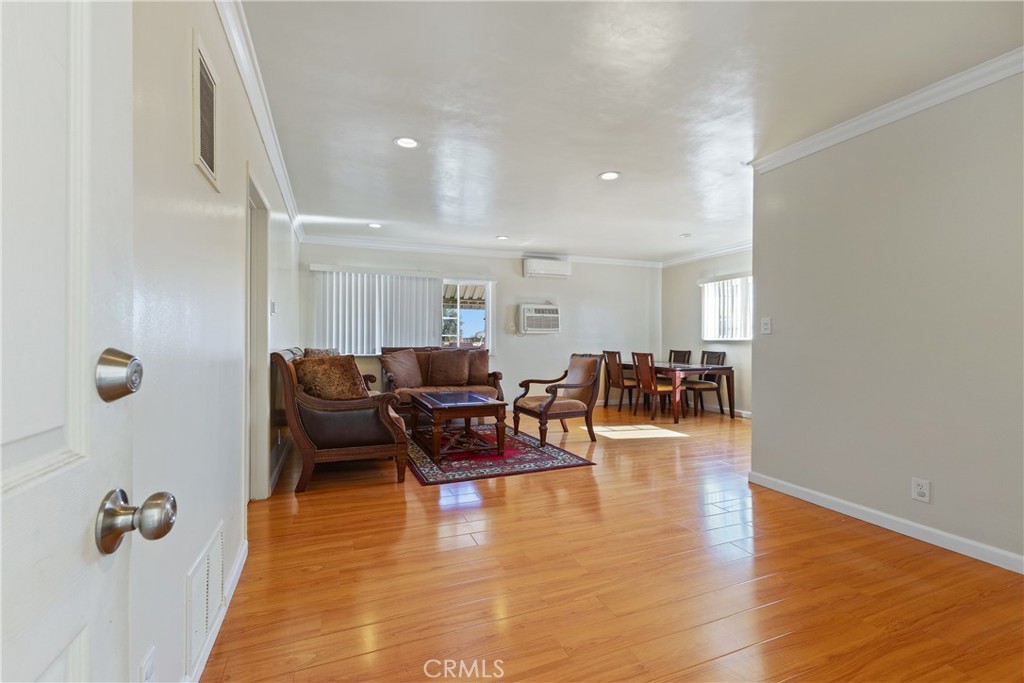 1052 Elm Avenue Glendale, CA 91201 - Photo 12 of 34