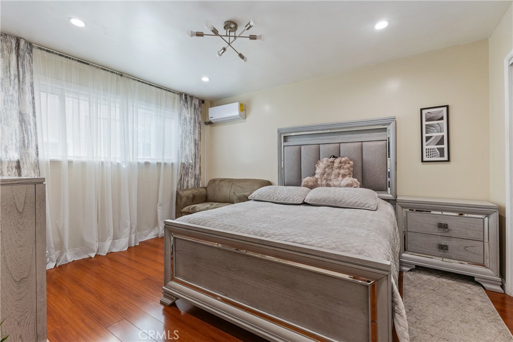 1052 Elm Avenue Glendale, CA 91201 - Photo 14 of 34