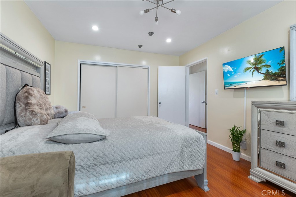 1052 Elm Avenue Glendale, CA 91201 - Photo 15 of 34