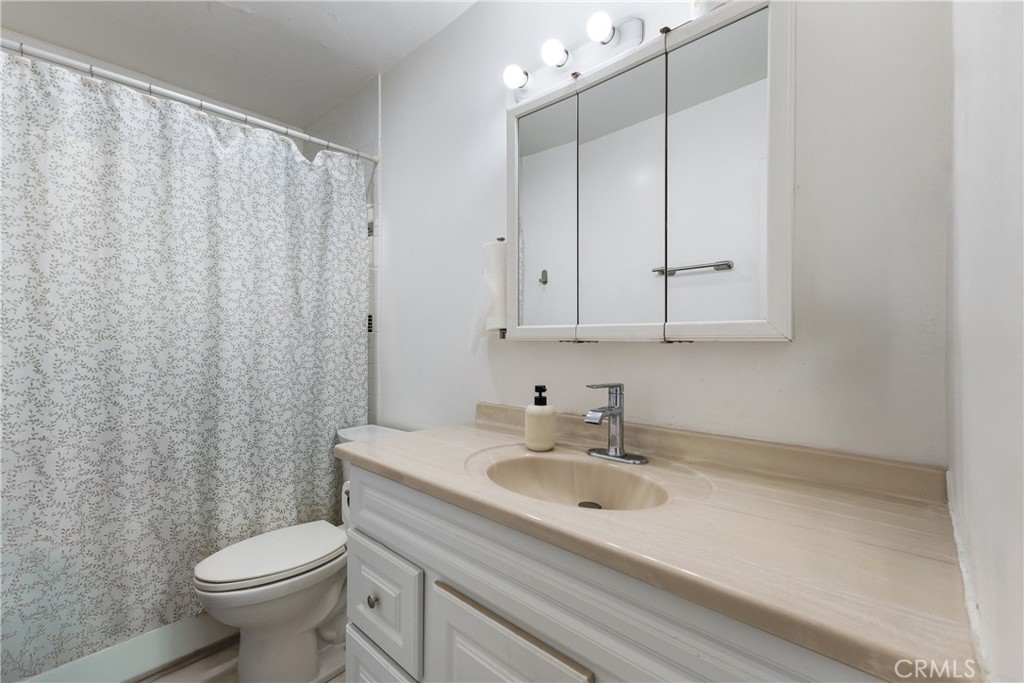 1052 Elm Avenue Glendale, CA 91201 - Photo 17 of 34