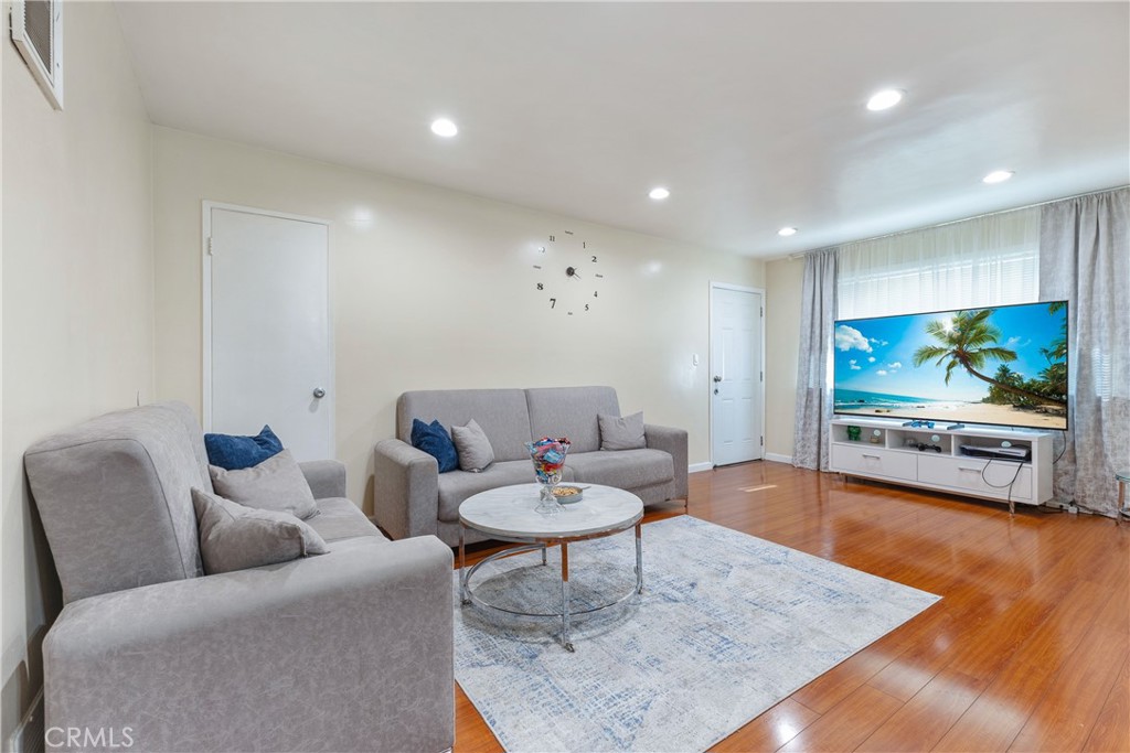 1052 Elm Avenue Glendale, CA 91201 - Photo 19 of 34