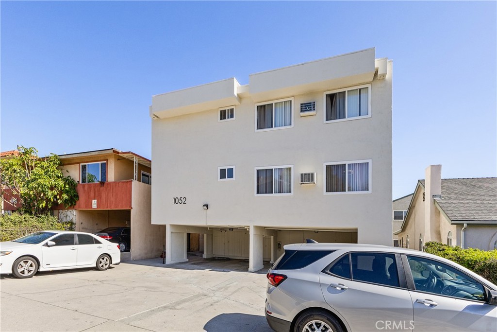 1052 Elm Avenue Glendale, CA 91201 - Photo 4 of 34