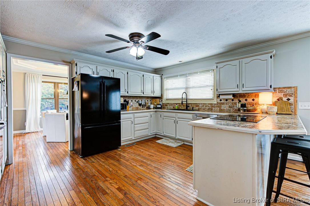 1625 Old State Road Henryville, IN 47126 - Photo 11 of 72 Spacious Kitchen