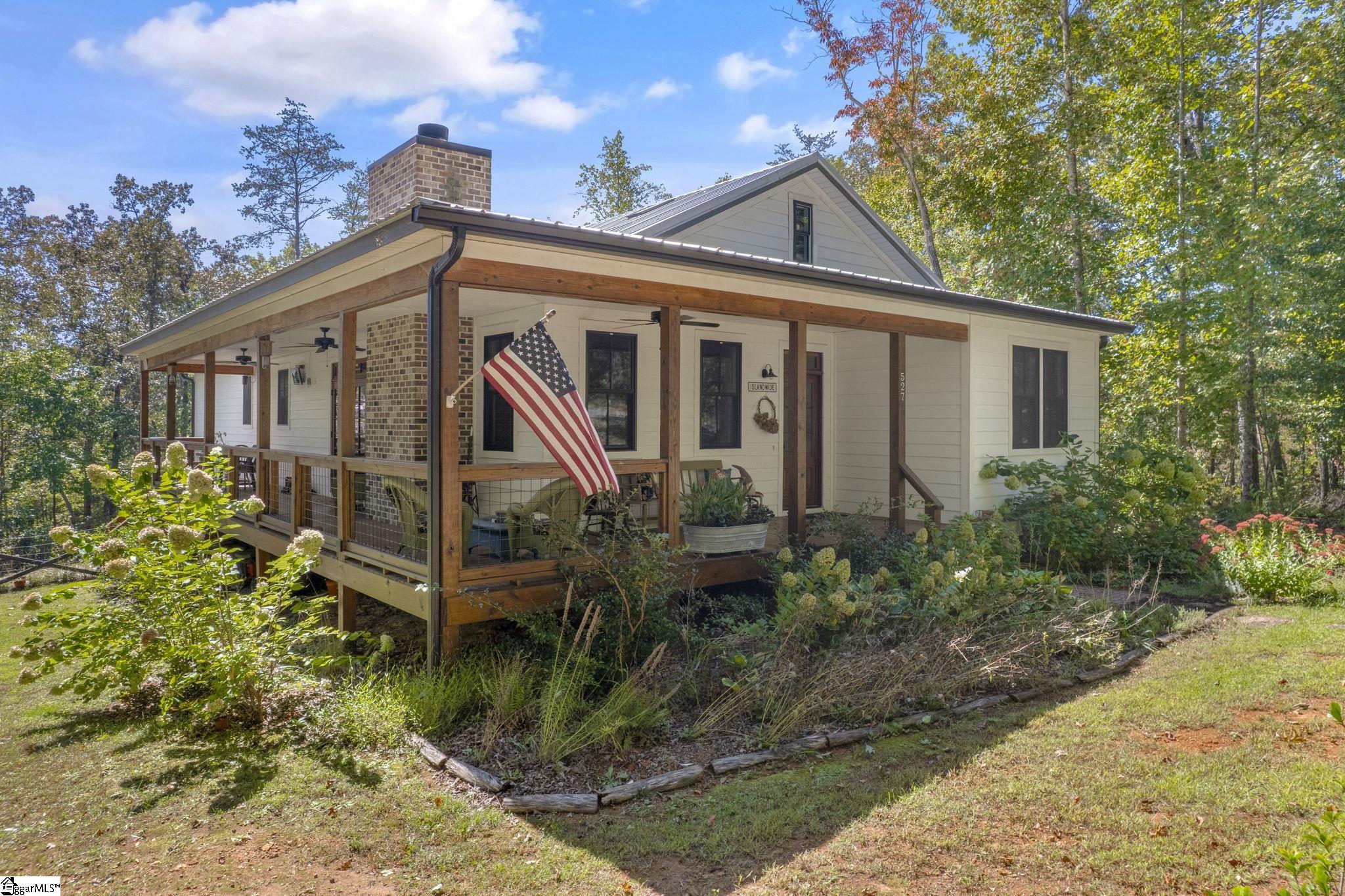 527 Doe Run Pickens, SC 29671 - Photo 2 of 40