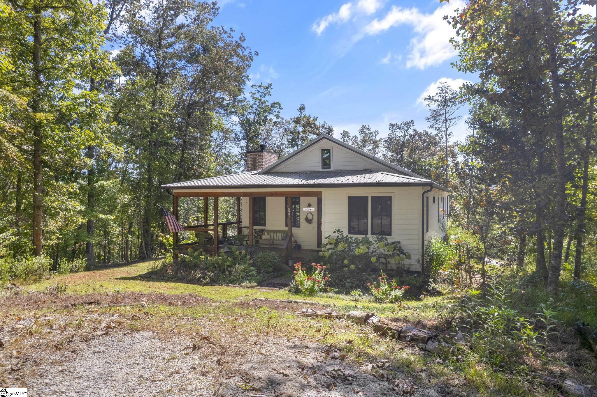 527 Doe Run Pickens, SC 29671 - Photo 3 of 40