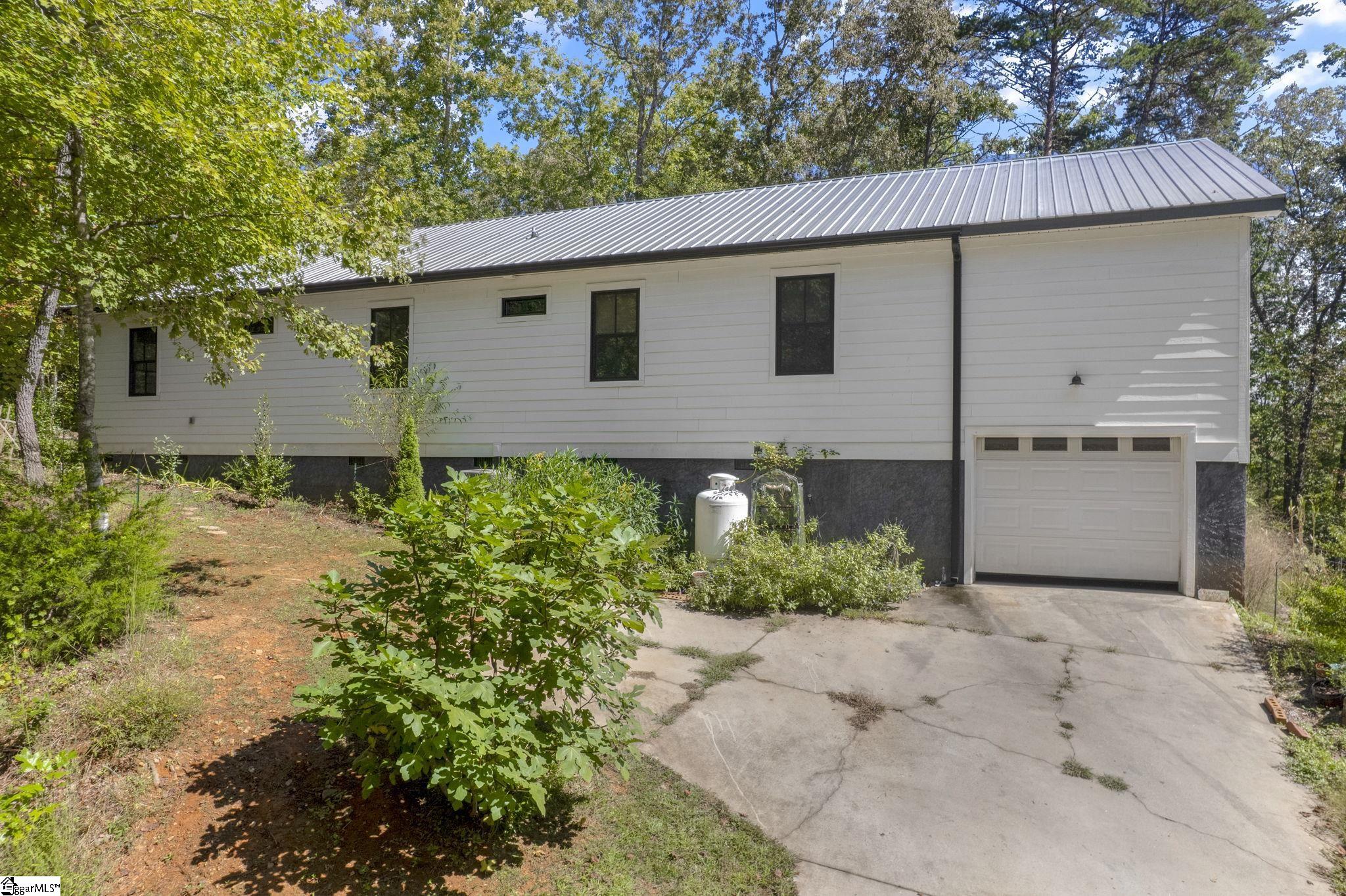 527 Doe Run Pickens, SC 29671 - Photo 31 of 40