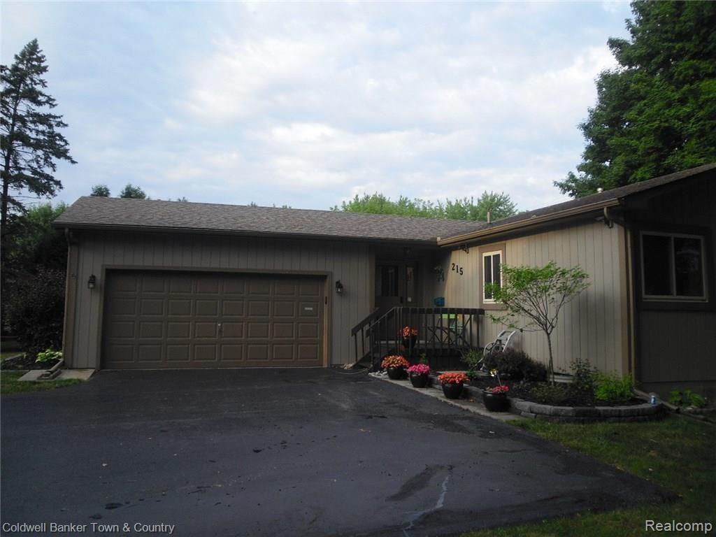 215 Prospect Street Howell, MI 48843 - Photo 2 of 54 Prospectfront2.JPG