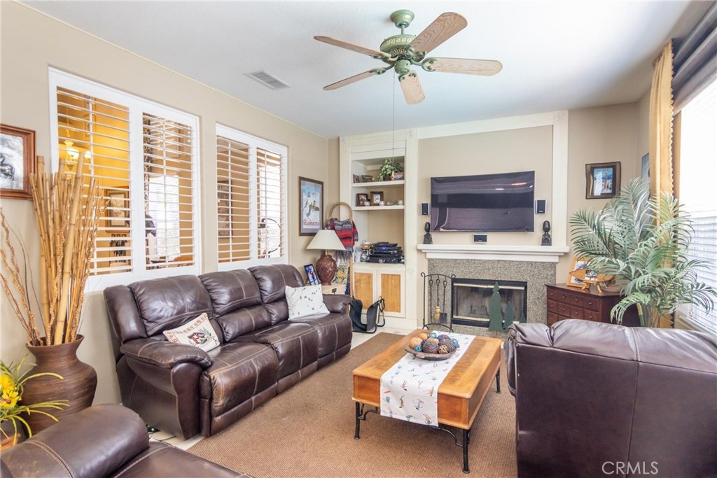 28318 Santa Catarina Road Saugus, CA 91350 - Photo 15 of 32 Family room