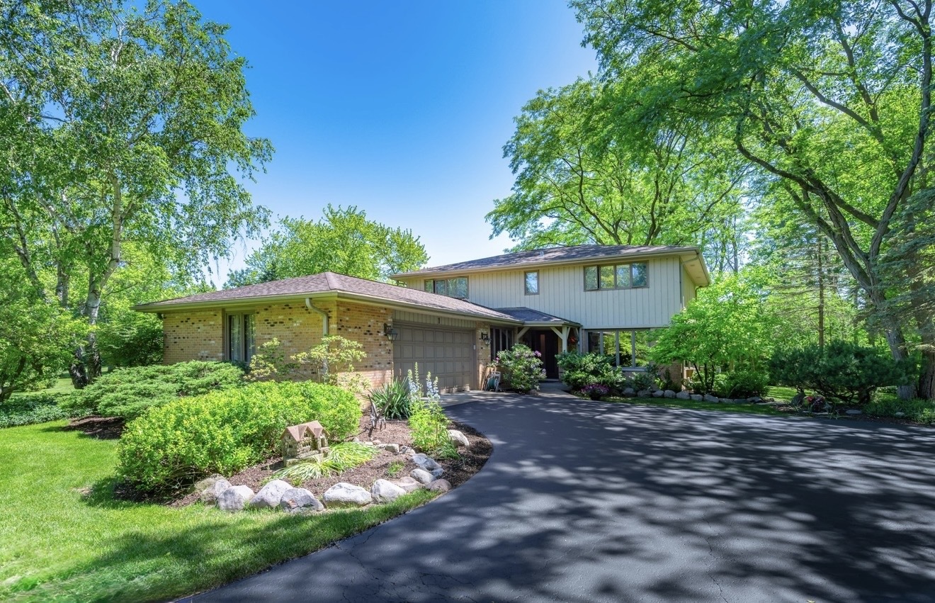 1 Aberdeen Road Hawthorn Woods, IL 60047 - Photo 2 of 2