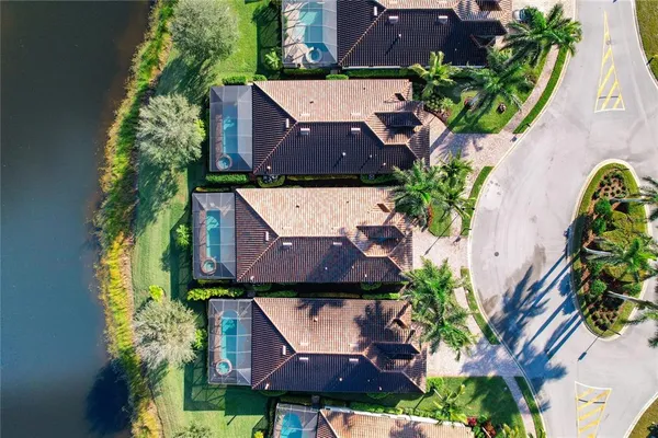$900,000 | 2902 Aviamar Circle, Naples, FL 34114