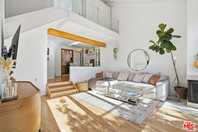 $6,360 | 605 Strand Street, Santa Monica, CA 90405