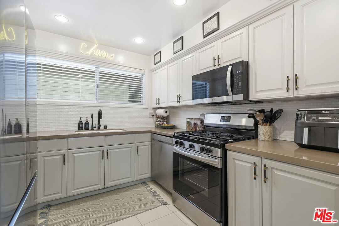 605 Strand Street Santa Monica, CA 90405 - Photo 22 of 34