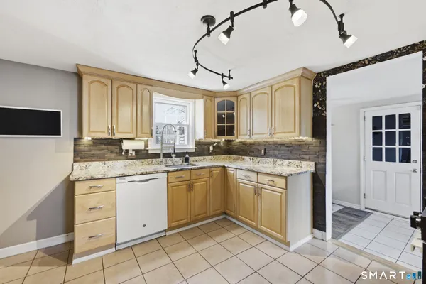 $365,000 | 41 Oak Street, East Hartford, CT 06118