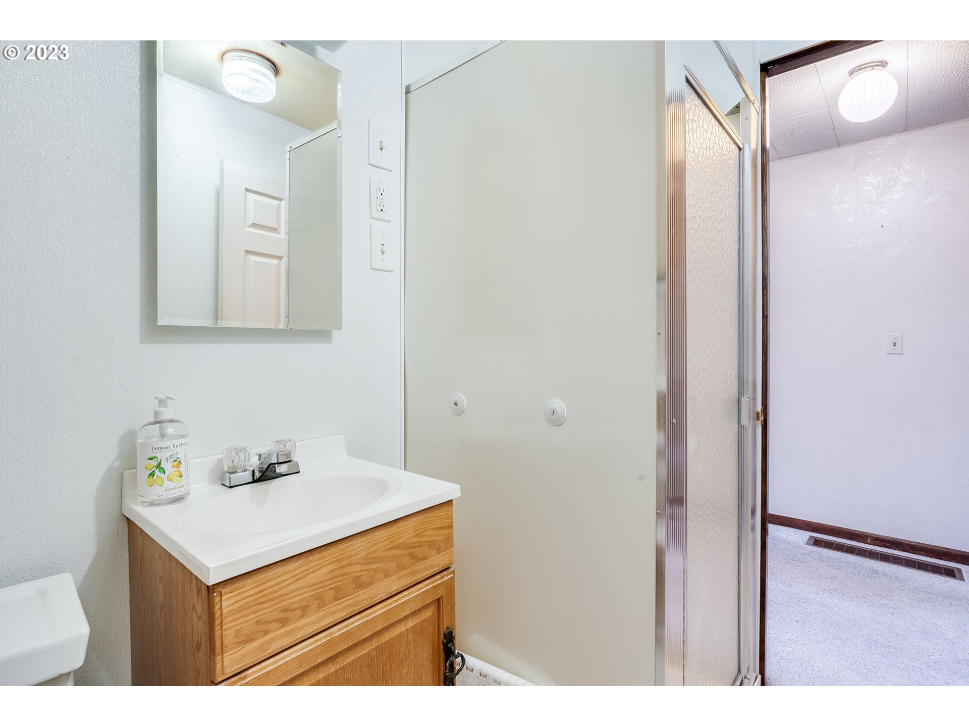 7373 Southeast Luther Road Portland, OR 97206 - Photo 35 of 46 Bathroom