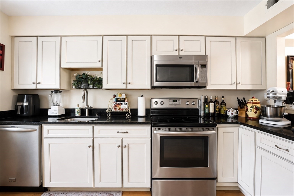 13 Beal's Cove Road, Unit F Hingham, MA 02043 - Photo 2 of 11