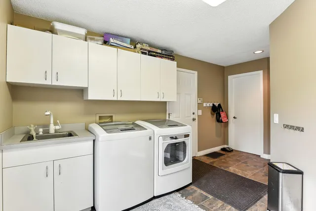 $719,900 | 6170 Dallas Lane North, Plymouth, MN 55446