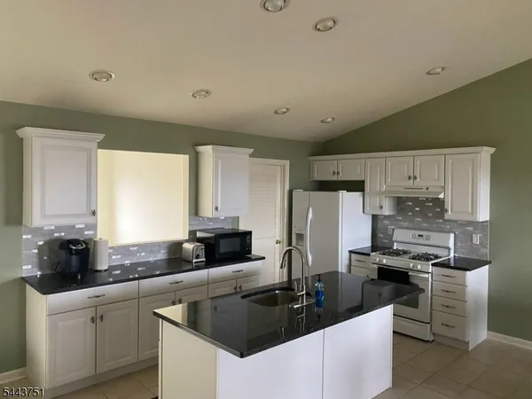 $3,400 | 6 Tillbrook Court, Hamburg, NJ 07419