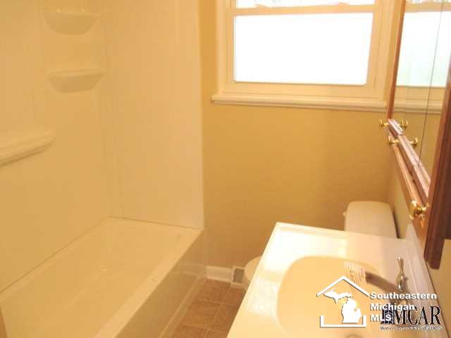 370 Pickard Road Temperance, MI 48182 - Photo 11 of 16 21447504-10.JPG