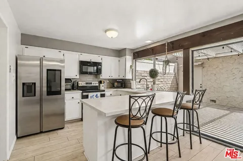 $618,000 | 24249 La Glorita Circle, Newhall, CA 91321