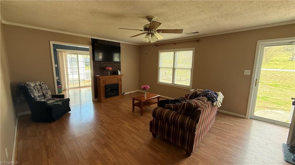 3543 Wall Road Greensboro, NC 27407 - Photo 3 of 37 Living Room