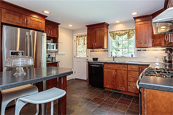 78 Stowecroft Road Arlington, MA 02474 - Photo 2 of 22