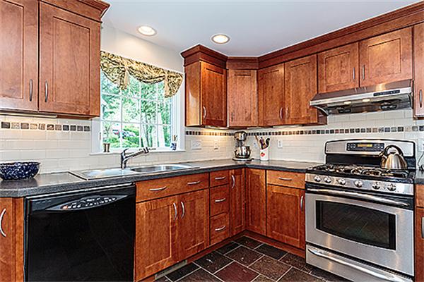 78 Stowecroft Road Arlington, MA 02474 - Photo 4 of 22