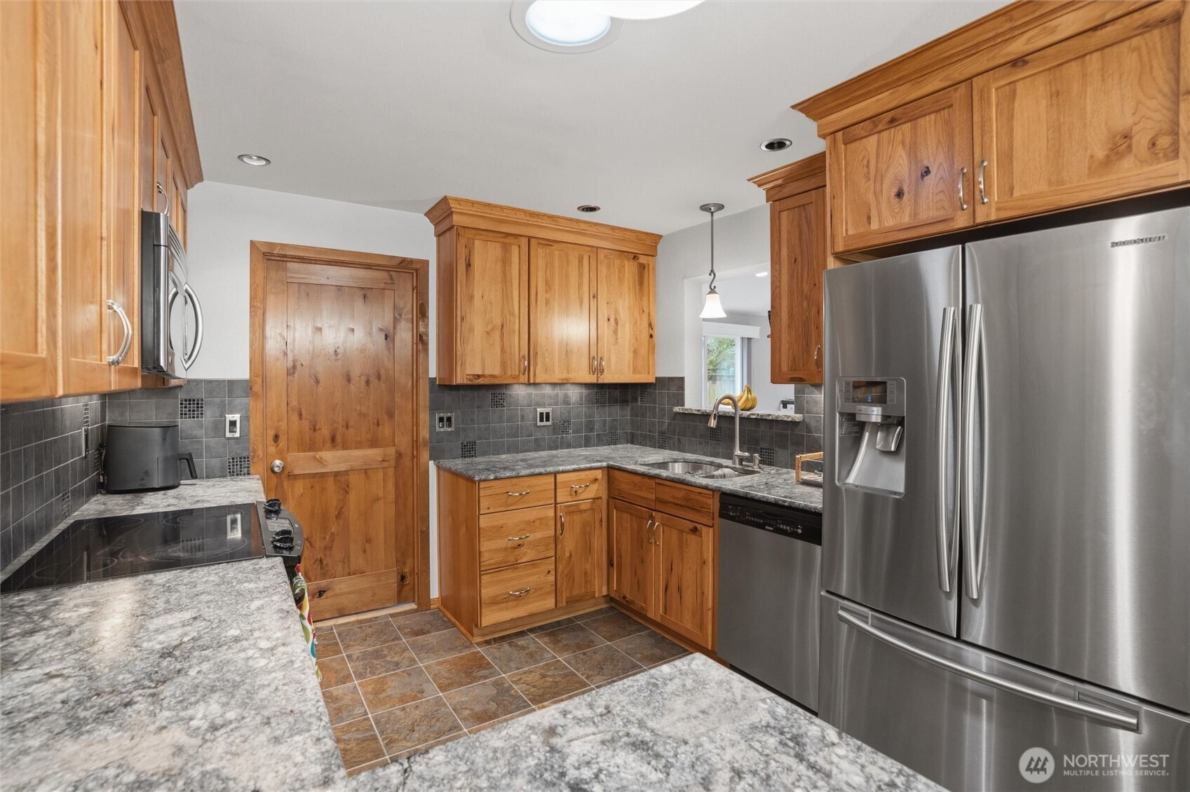 3202 Crystal Springs Road West University Place, WA 98466 - Photo 11 of 37 Gallery Image 11