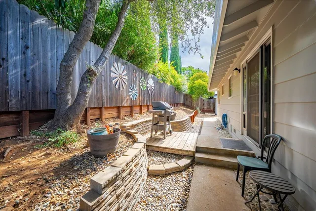 a view of a house with backyard and sitting area