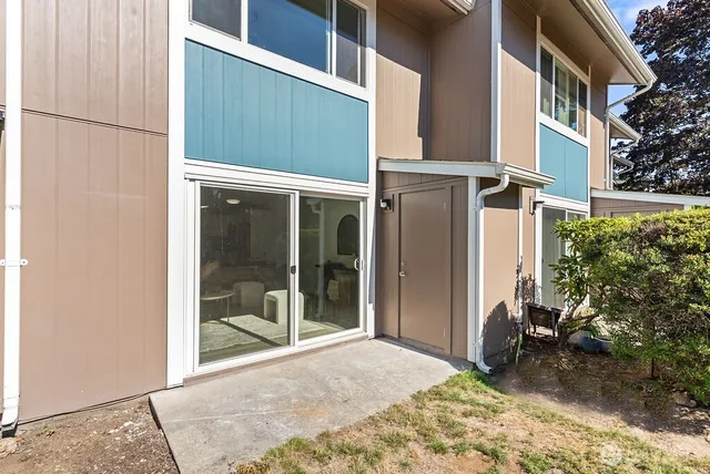 a view of a house with a backyard