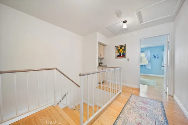 a view of entryway with an front door