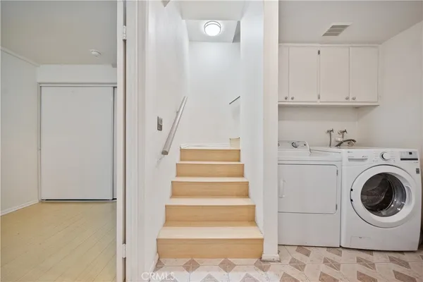 a view of entryway with washer and dryer