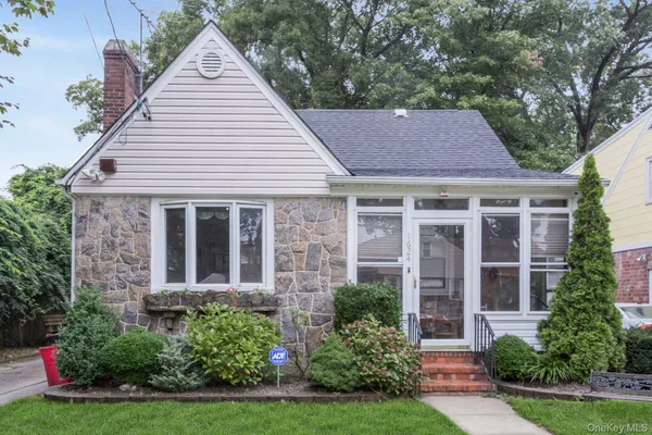 $680,000 | 1624 Berkeley Avenue, Baldwin, NY 11510