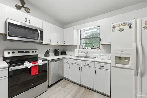 $389,900 | 6913 Sea Shark Circle, Navarre, FL 32566