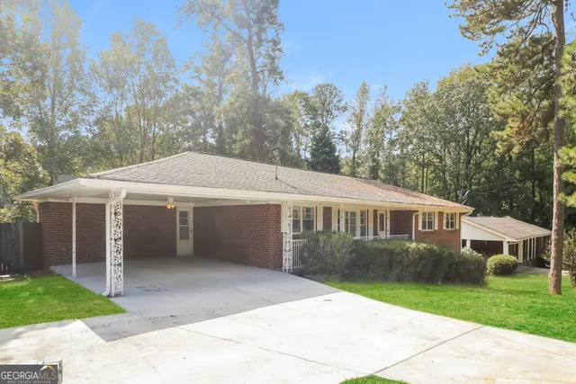 a view of outdoor space yard and front view of a house