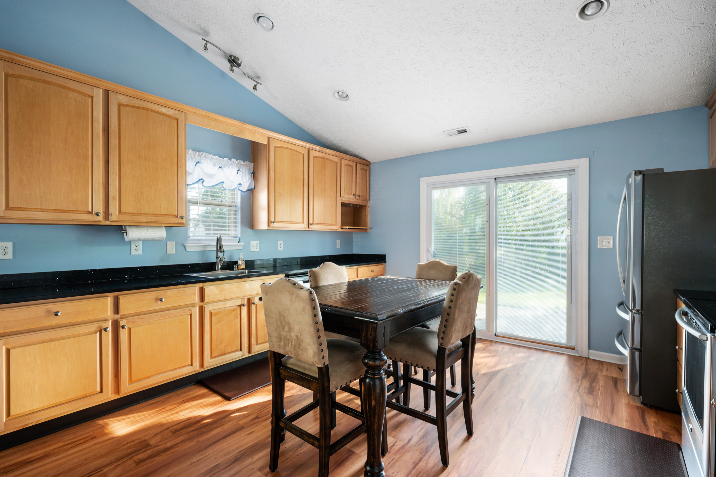 560 Redwood Drive Pendleton, IN 46064 - Photo 6 of 20