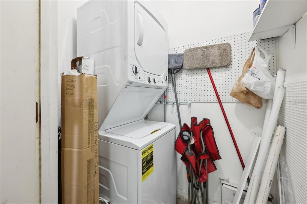610 Cranes Way, Unit 207 Altamonte Springs, FL 32701 - Photo 20 of 27 a utility room with dryer and washer