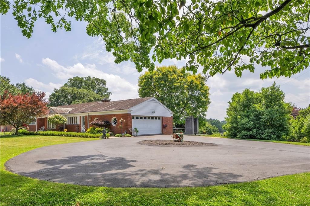 1 Swallow Hill Road Carnegie, PA 15106 - Photo 4 of 50 Large Driveway