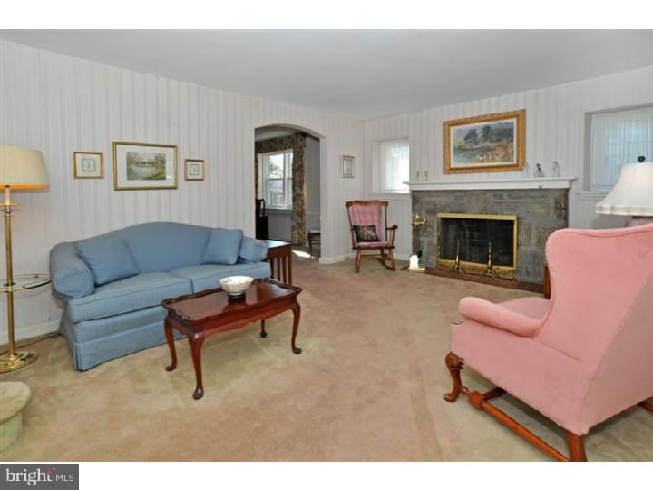 245 Berkeley Road Glenside, PA 19038 - Photo 3 of 25 Living Room