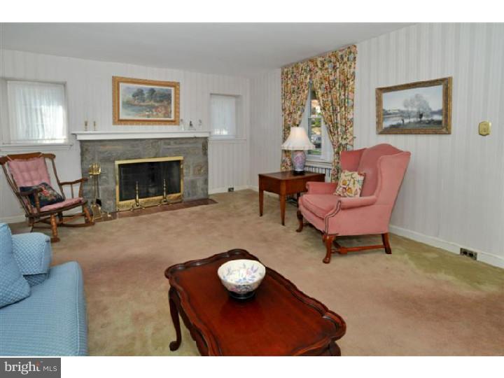 245 Berkeley Road Glenside, PA 19038 - Photo 4 of 25 Living Room
