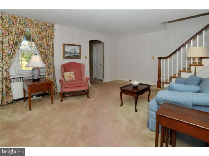 245 Berkeley Road Glenside, PA 19038 - Photo 5 of 25 Living Room