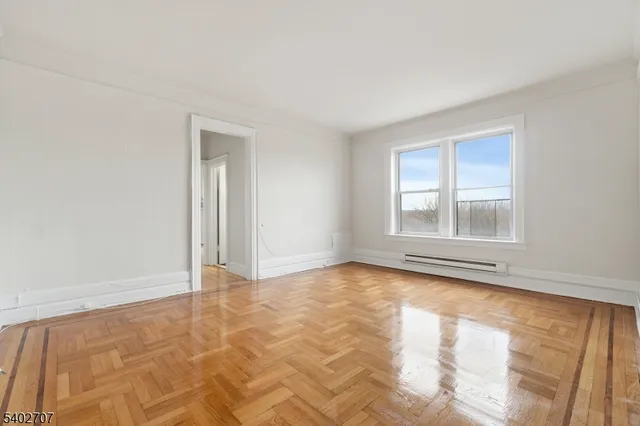 $1,928 | 165 Franklin Street, Unit 408, Bloomfield, NJ 07003